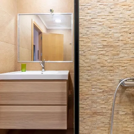 Апартаменты Flatguest Guest On Board + 3bdr + Urban + Wifi *