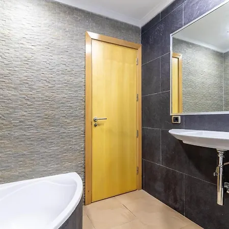 Апартаменты Flatguest Guest On Board + 3bdr + Urban + Wifi *